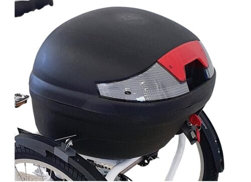 Takalaatikko kolmipyöräiseen sähköpyörään asennettuna