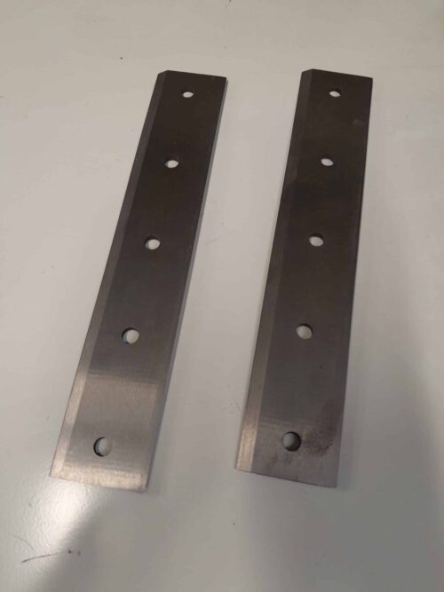 Varaterä sarja 2 kpl. (Finman Oksasilppuri Briggs & Stratton moottorilla)